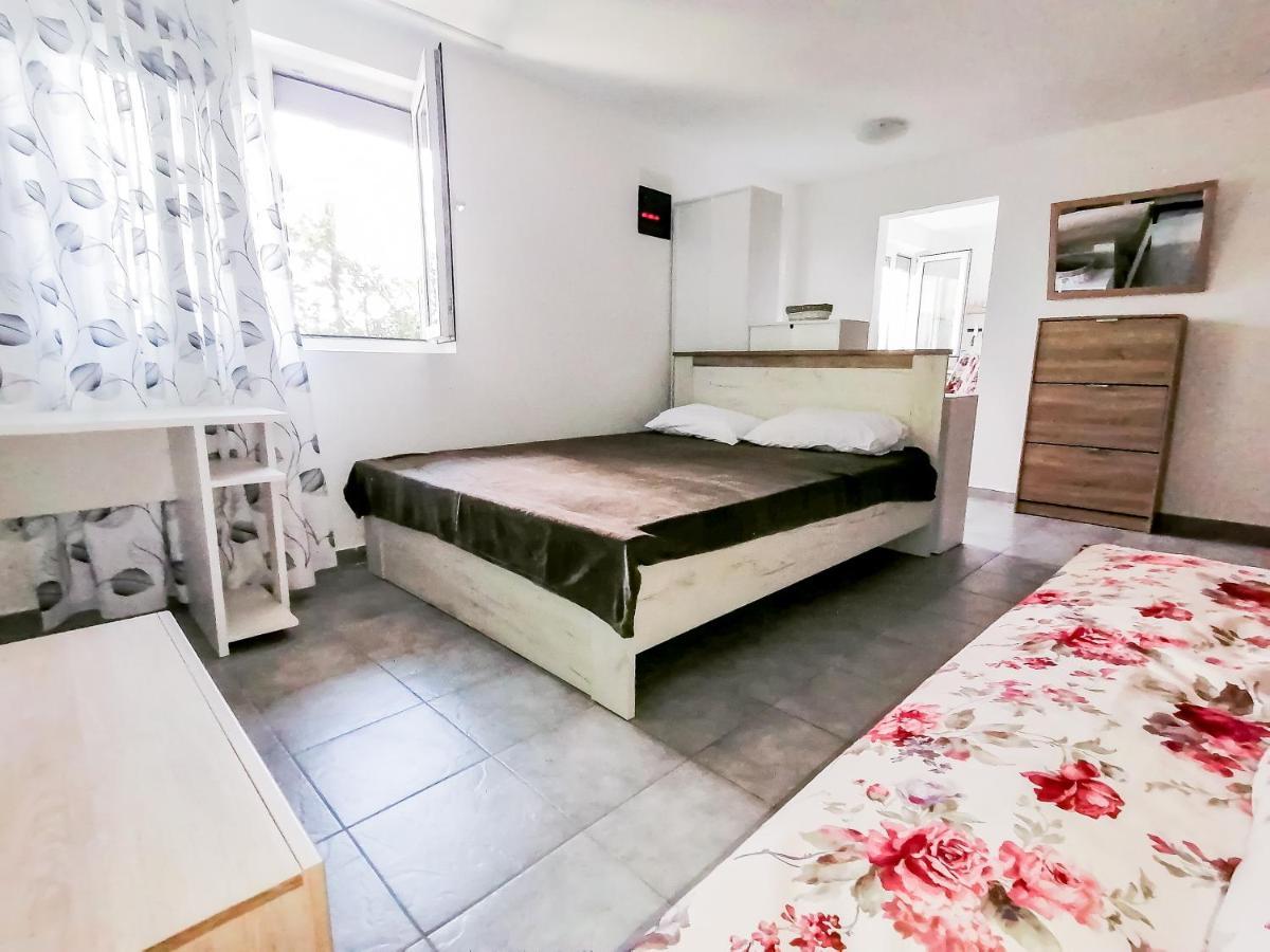 Apartments Siesta Tivat Dış mekan fotoğraf
